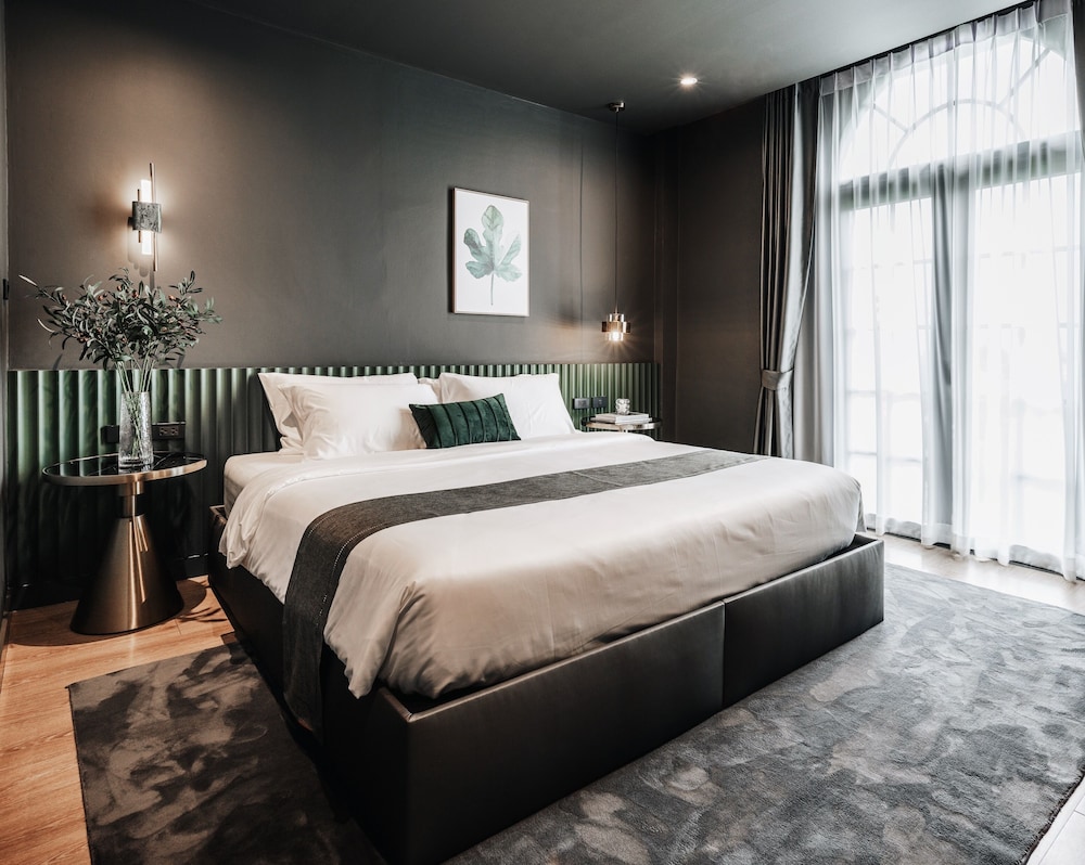 Deluxe Double Room, 1 King Bed photo 2