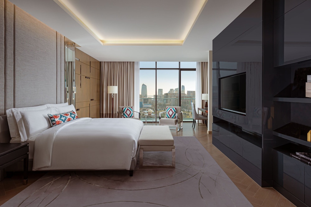 Executive Suite, 1 King Bed - Photo 1