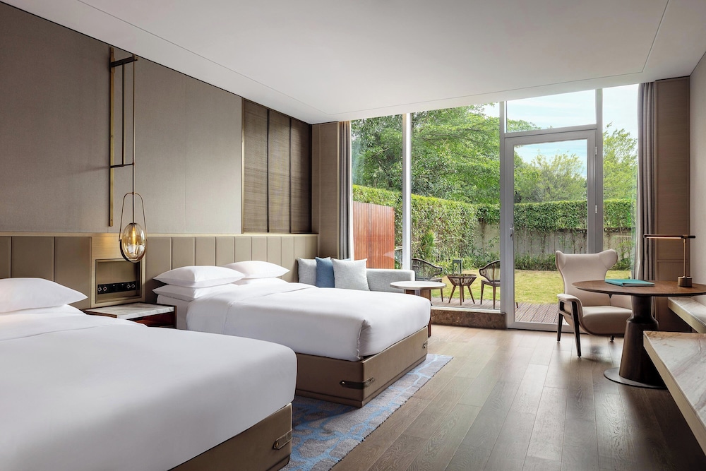 Room, 2 Double Beds - Photo 4