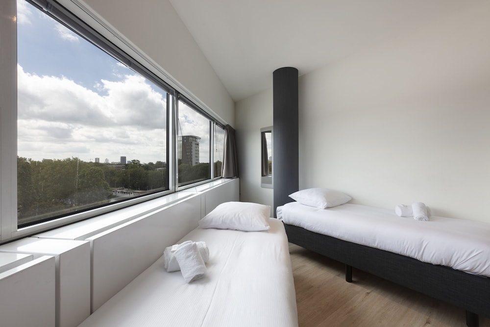 Deluxe Quadruple Room, Multiple Beds, Non Smoking, Kitchen photo 3
