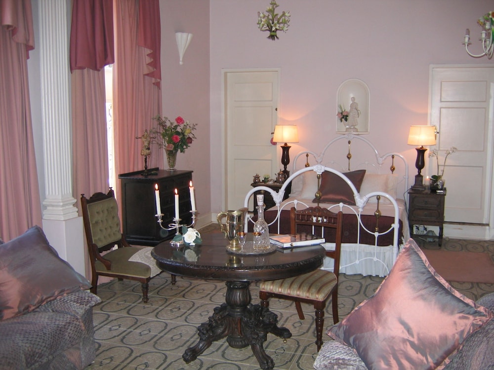 Elizabeth Room photo 1