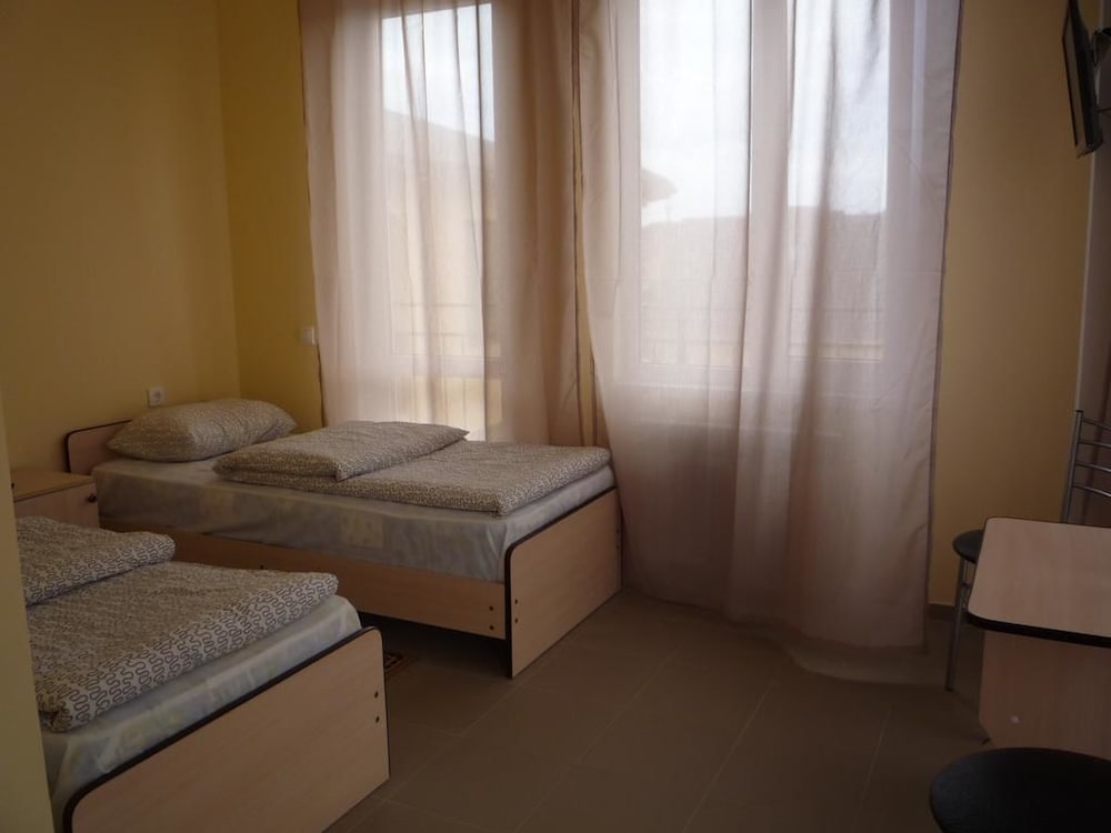 Economy Twin Room photo 2