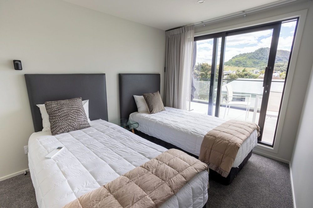 Exclusive Apartment, 3 Bedrooms, Mountain View photo 1