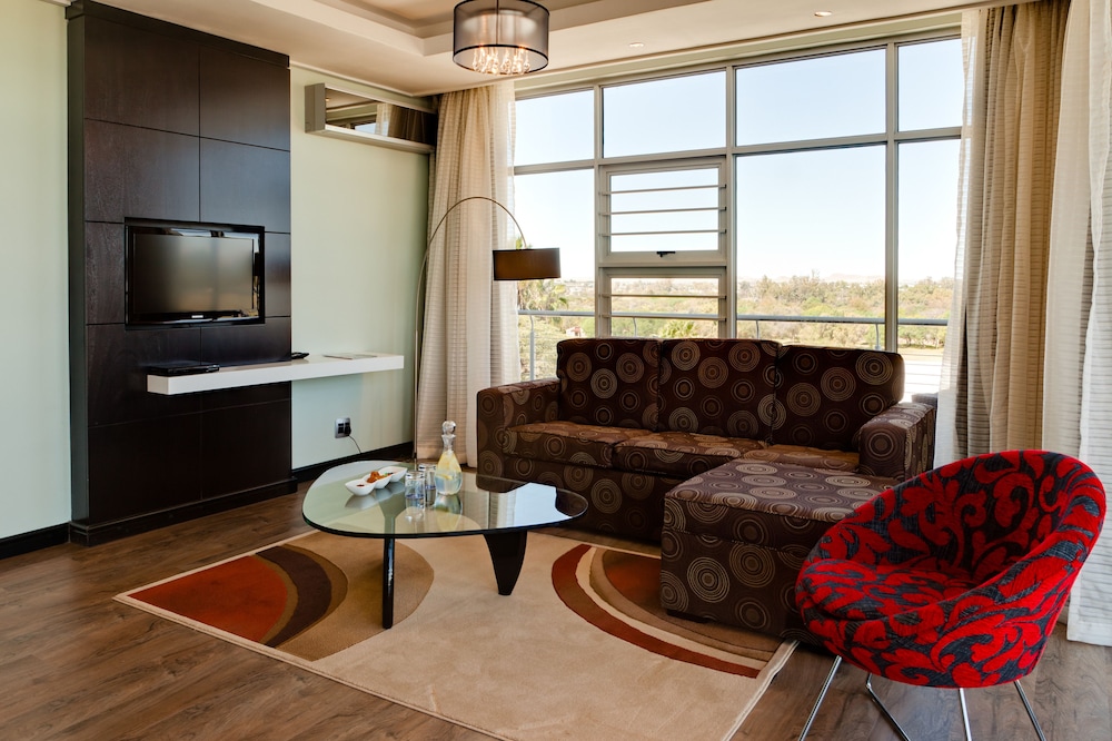 Executive Suite - Photo 7