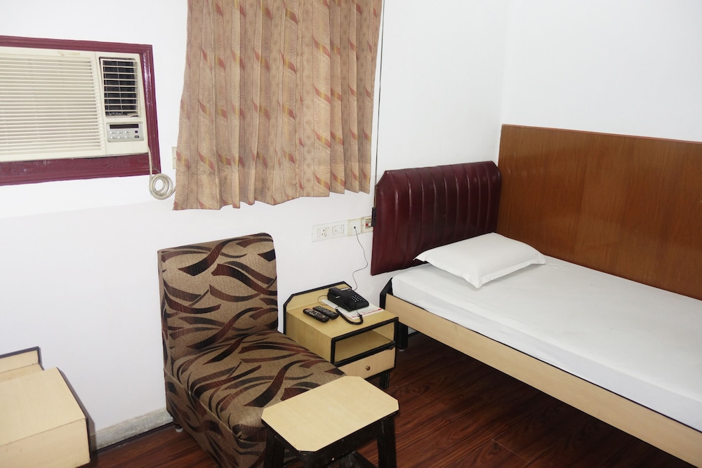Single Room(AC)