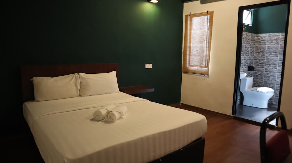 Standard Room, 1 Queen Bed - Photo 1