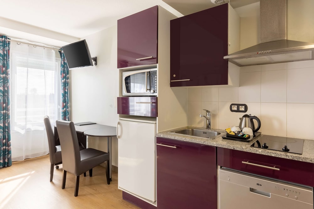 Standard Apartment, 1 Queen Bed, Non Smoking, Kitchenette photo 2