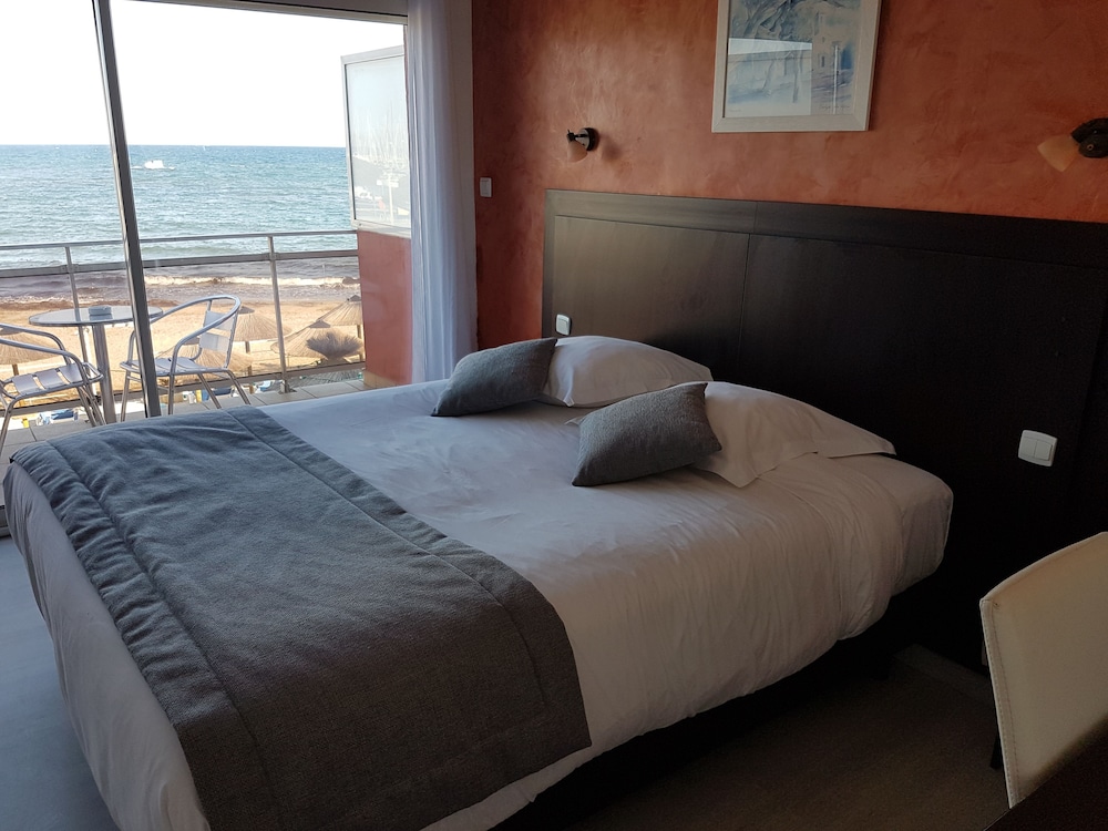 Sea View with Balcony photo 2