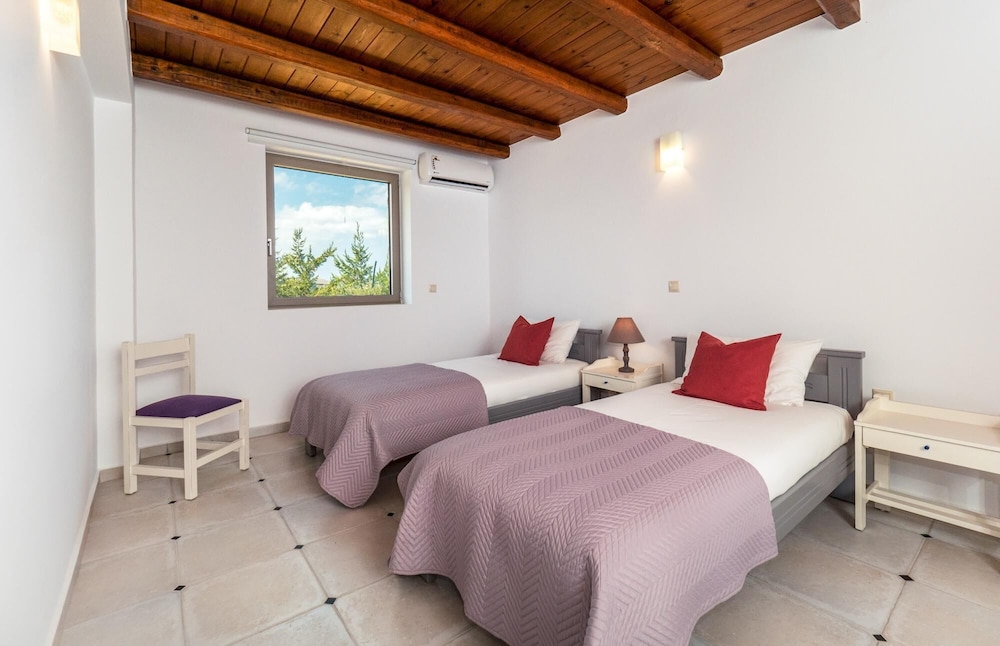 Villa photo 3