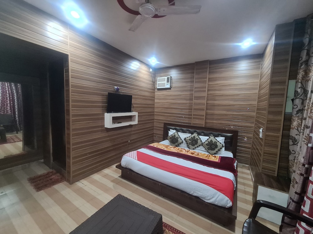 Deluxe Quadruple Room, Multiple Beds, Non Smoking photo 3