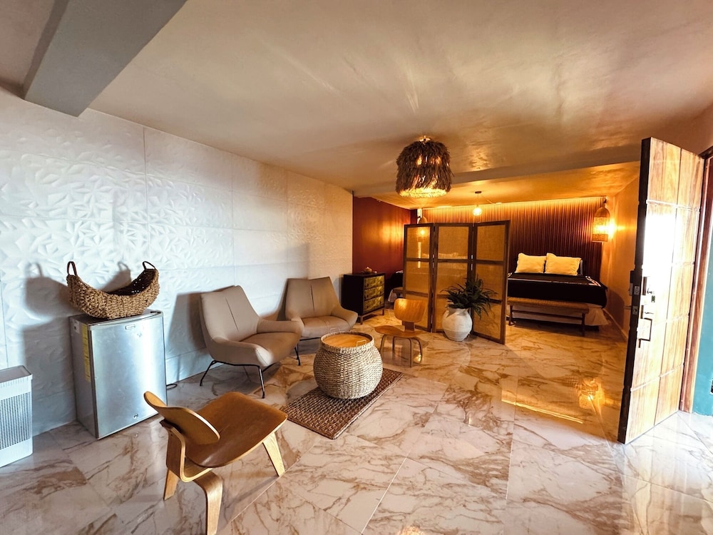 Suite, Lake View photo 1