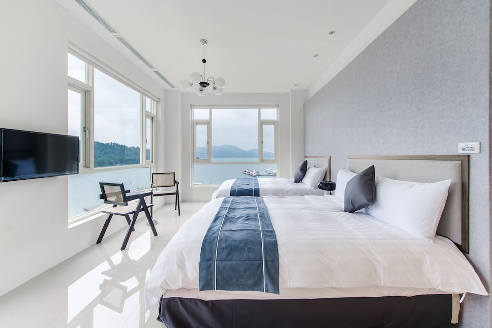Deluxe Quadruple Room, Lake View - Photo 4