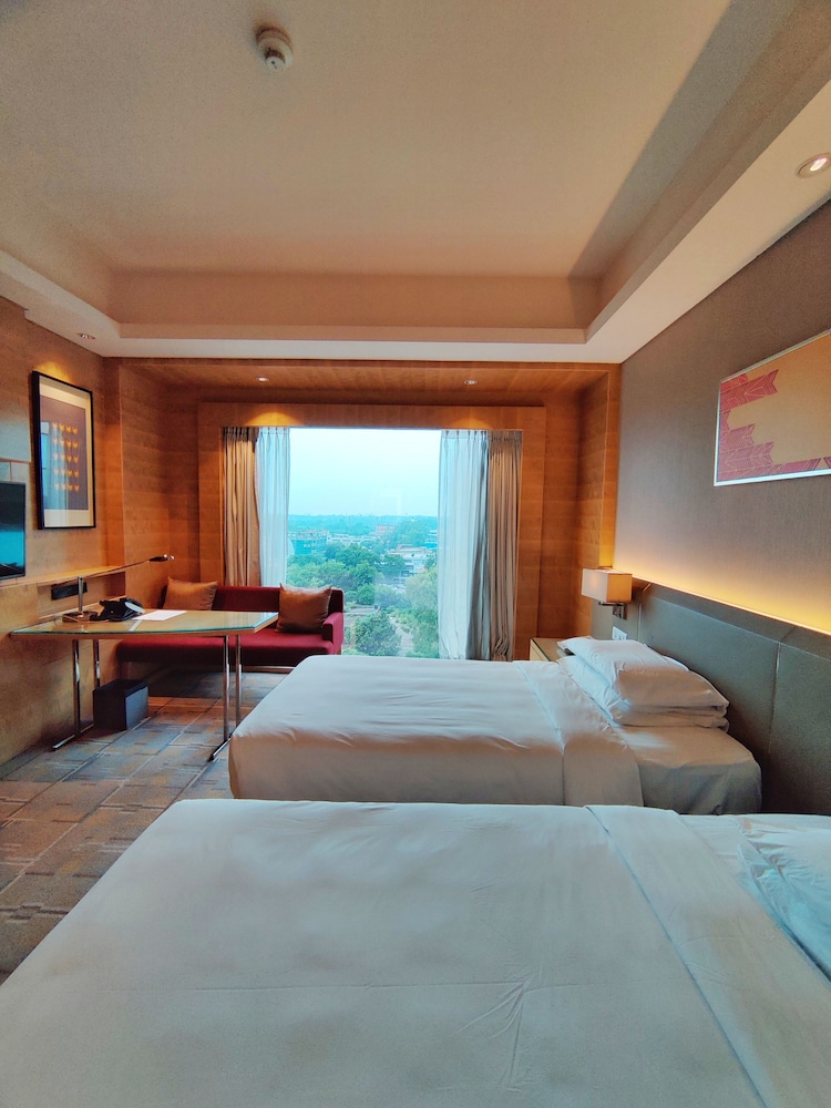 Regency Club with Lounge Access - Twin Bed