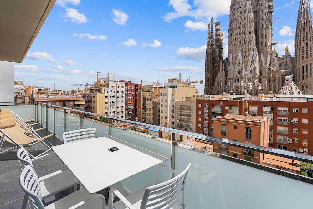 Superior Apartment, 4 Bedrooms, City View