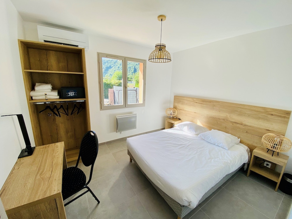 House, 2 Bedrooms photo 1