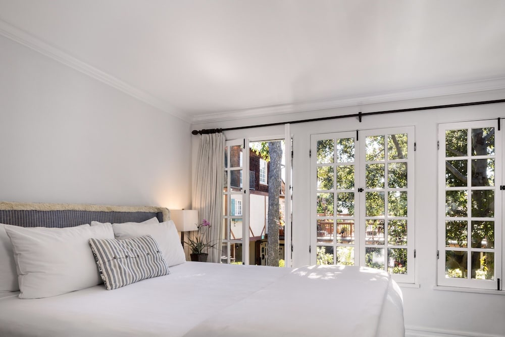 Oscar/Ruth 2-Story 1 Bedroom