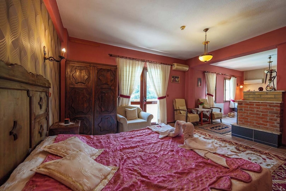 Luxury Studio Suite, Mountain View - Photo 4