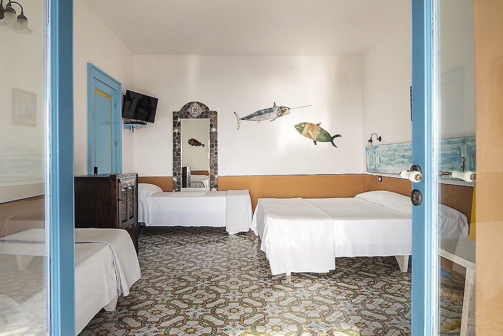 Deluxe Room, 1 Bedroom, Ensuite, Sea View photo 2