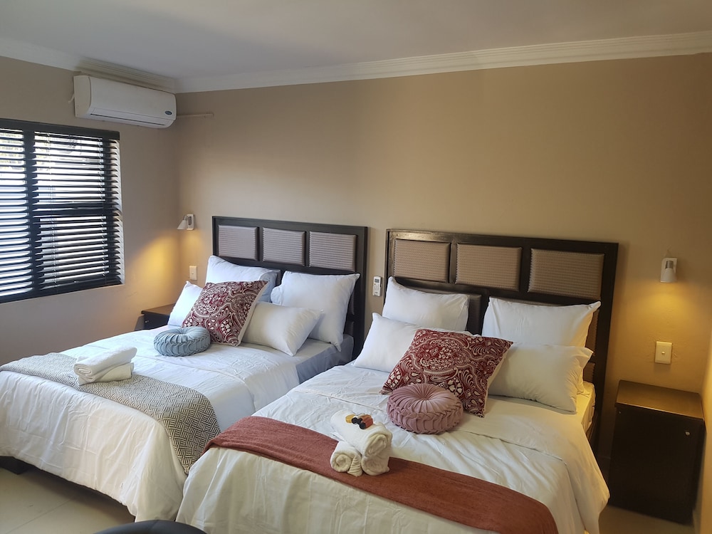 Royal Room - Photo 3