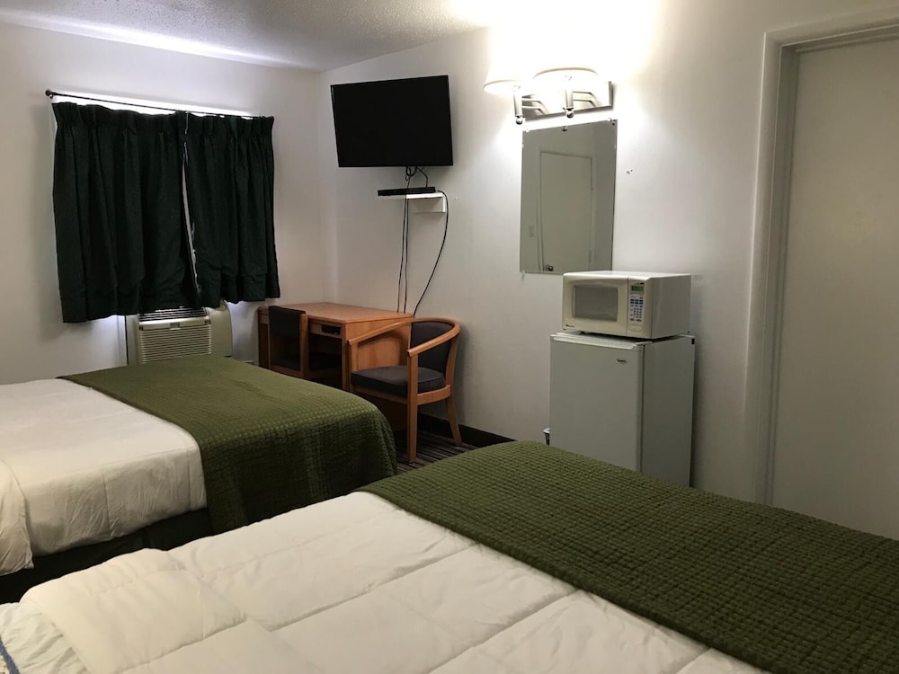Standard Double Room, 1 Bedroom, Refrigerator & Microwave photo 3