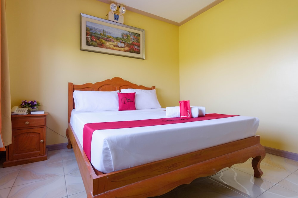 Double Room (Reddoorz) - Photo 4