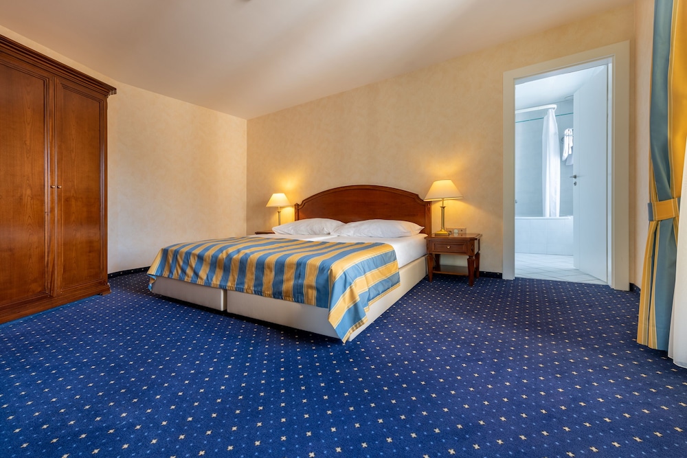 Traditional Suite photo 3