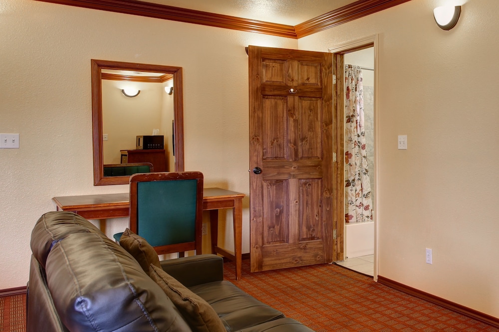 Family Room, Multiple Beds photo 2