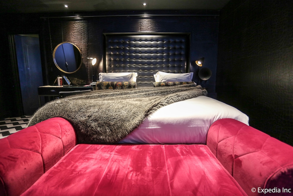 Inner Sanctum Suite photo 2