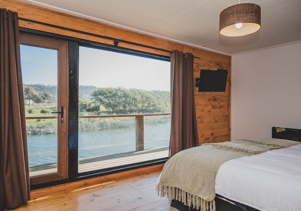 Superior Room, 1 King Bed, Non Smoking photo 2