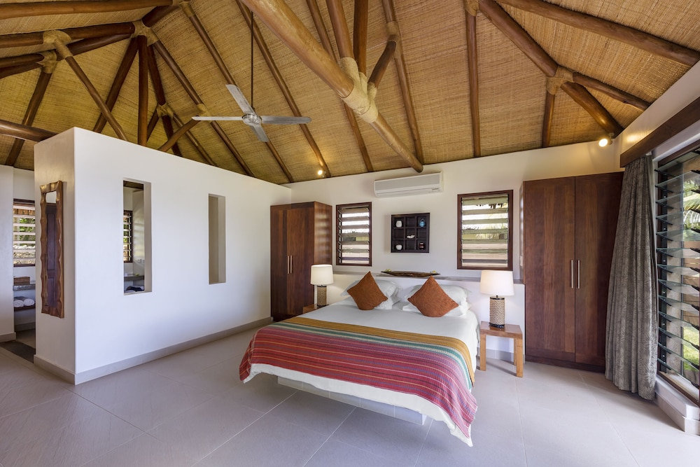 Two Bedroom Beachfront Villa photo 2