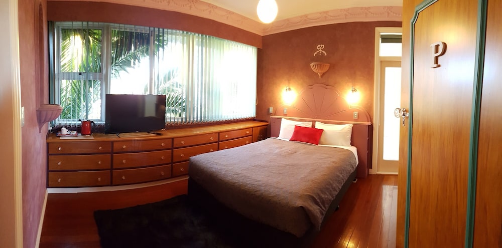 Signature Room, 1 Queen Bed (P) photo 2
