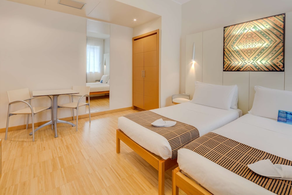 Classic Room, 1 Queen Bed - Photo 9
