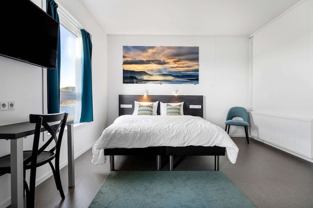 Family Room, 1 Queen Bed, Non Smoking (with Sofabed) - Photo 3