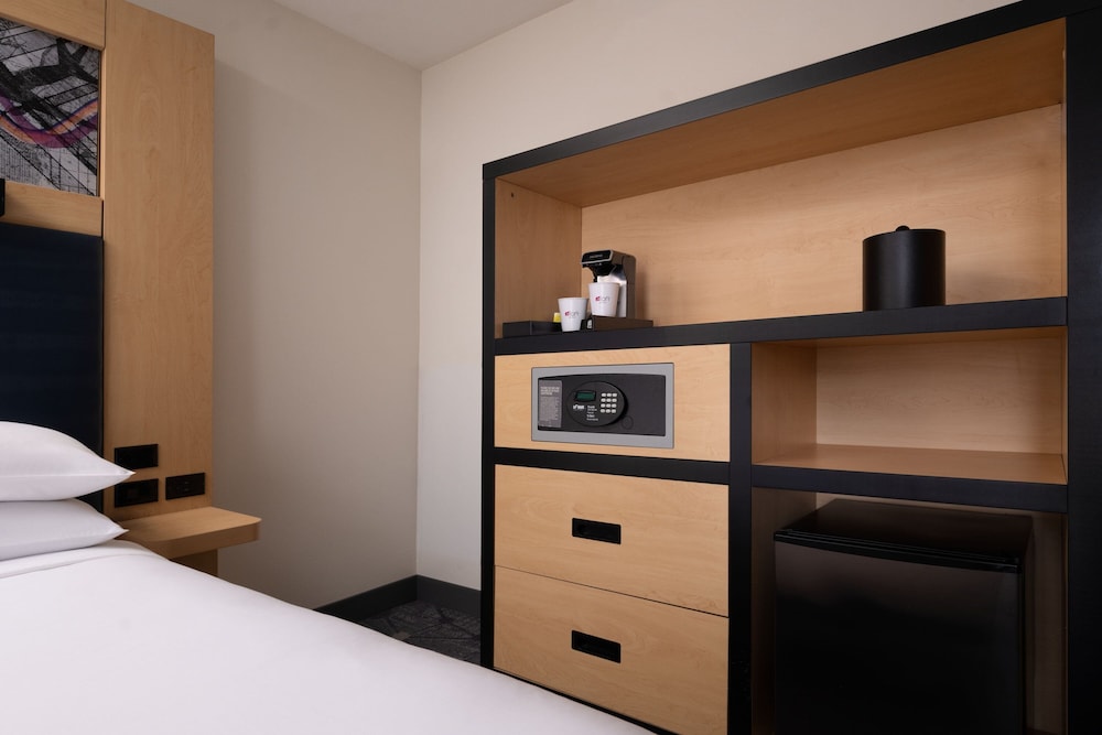 Room, 2 Queen Beds (Mobility Accessible, Tub) photo 3