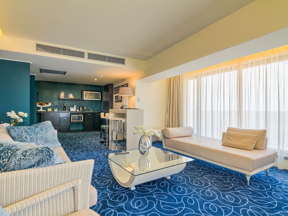 Senior Suite, 1 King Bed, Sea View photo 1