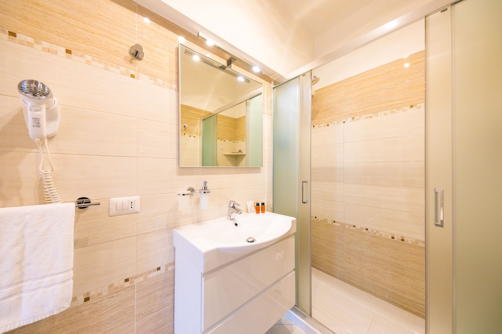 Suite with balcony and internal jetted tub photo 3