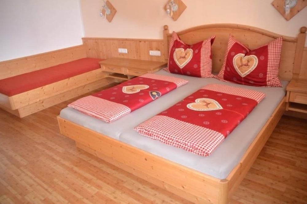 Family Apartment (Alpenrose) photo 1