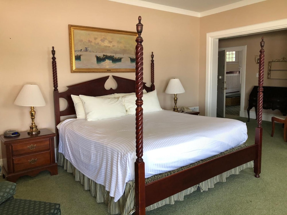 Harbor House King, Water View