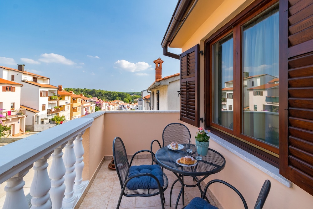 Family Apartment, 2 Bedrooms (Apartment Nicole 100m from the beach)
