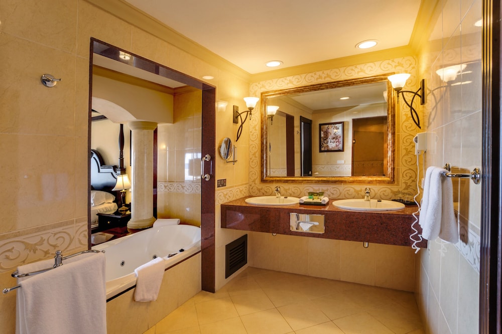 Suite, Jetted Tub, Ocean View (C) photo 2