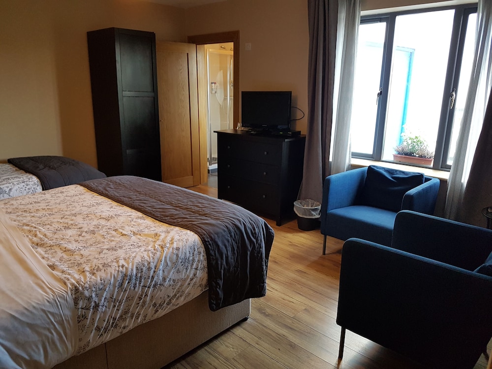 Comfort Double or Twin Room, Multiple beds: Breakfast NOT incl photo 2