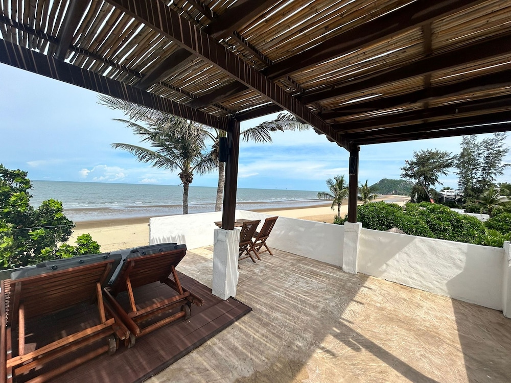 Beachfront Rooftop Suite - Photo 2