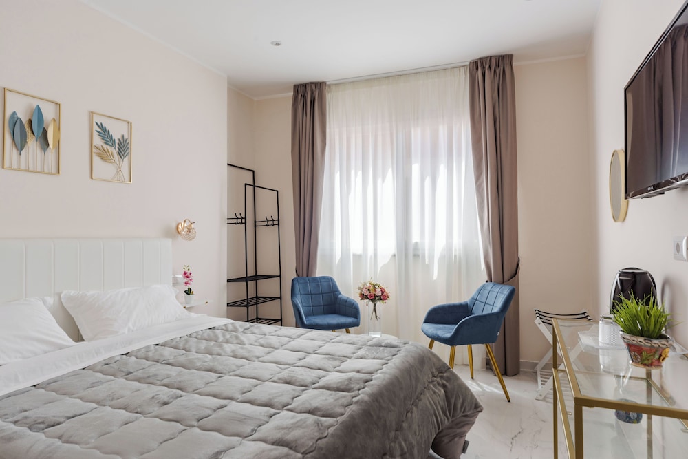 Classic Townhome, 1 Queen Bed, Private Bathroom