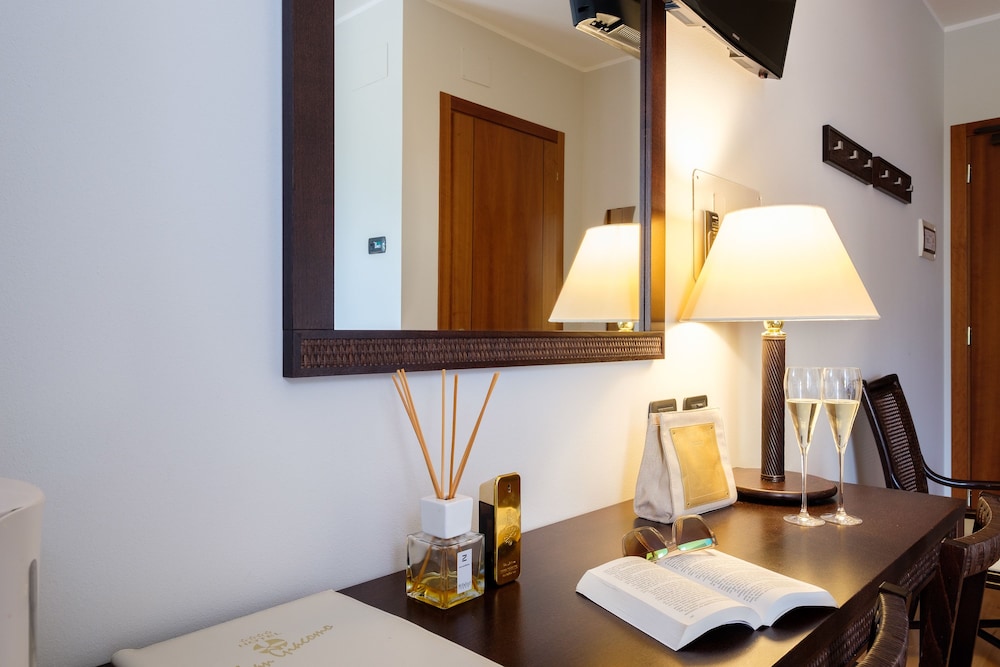 Classic Double Room Single Use photo 3