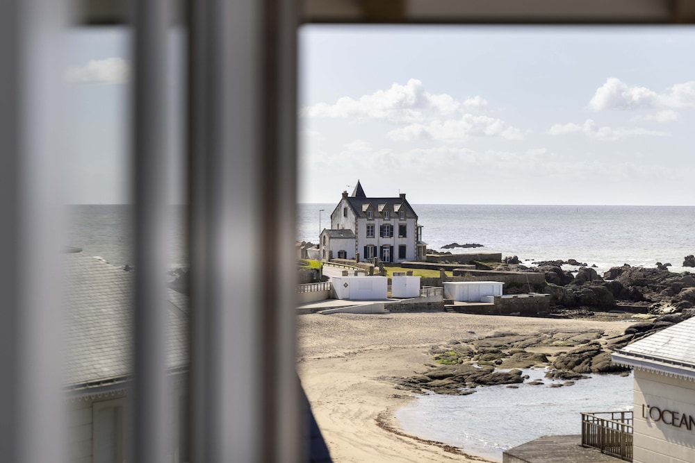 Classic Room, Balcony, Beach View photo 3