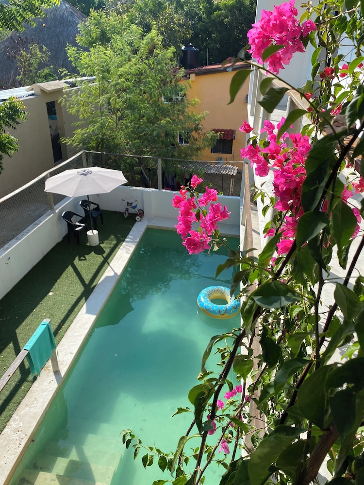 Basic Double Room, Private Bathroom, Pool View photo 1
