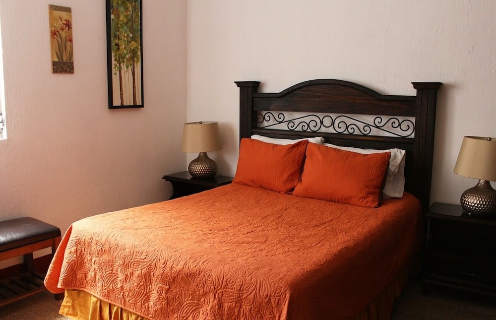 Standard Townhome, 1 Queen Bed, Non Smoking, Courtyard View photo 1