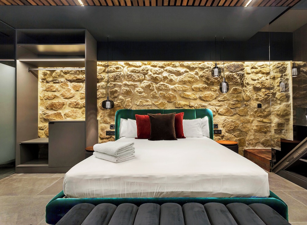 Deluxe Studio Suite