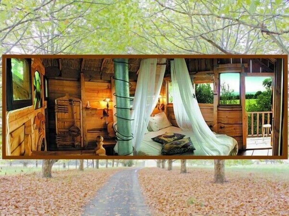 Romantic Treehouse photo 1