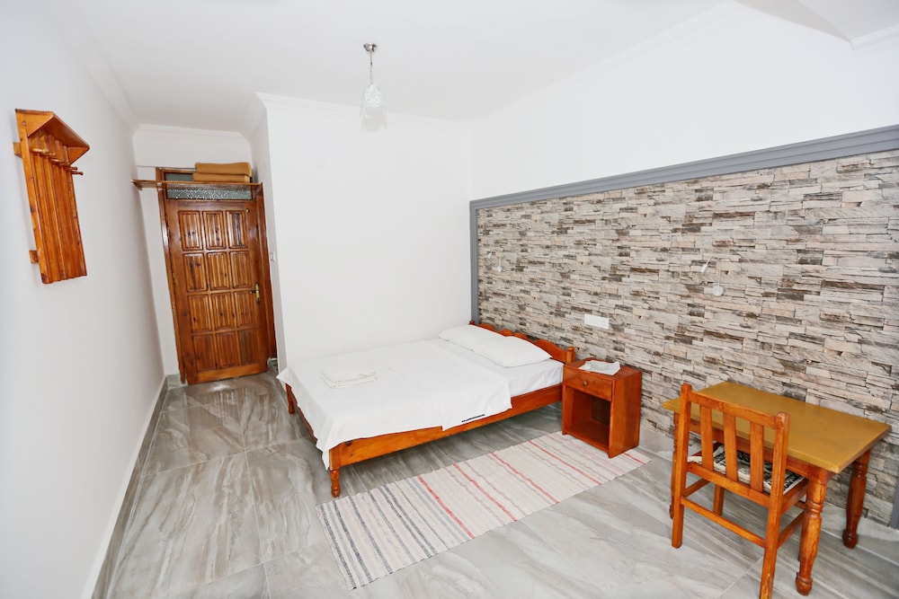 Standard Triple Room, 3 Twin Beds photo 1
